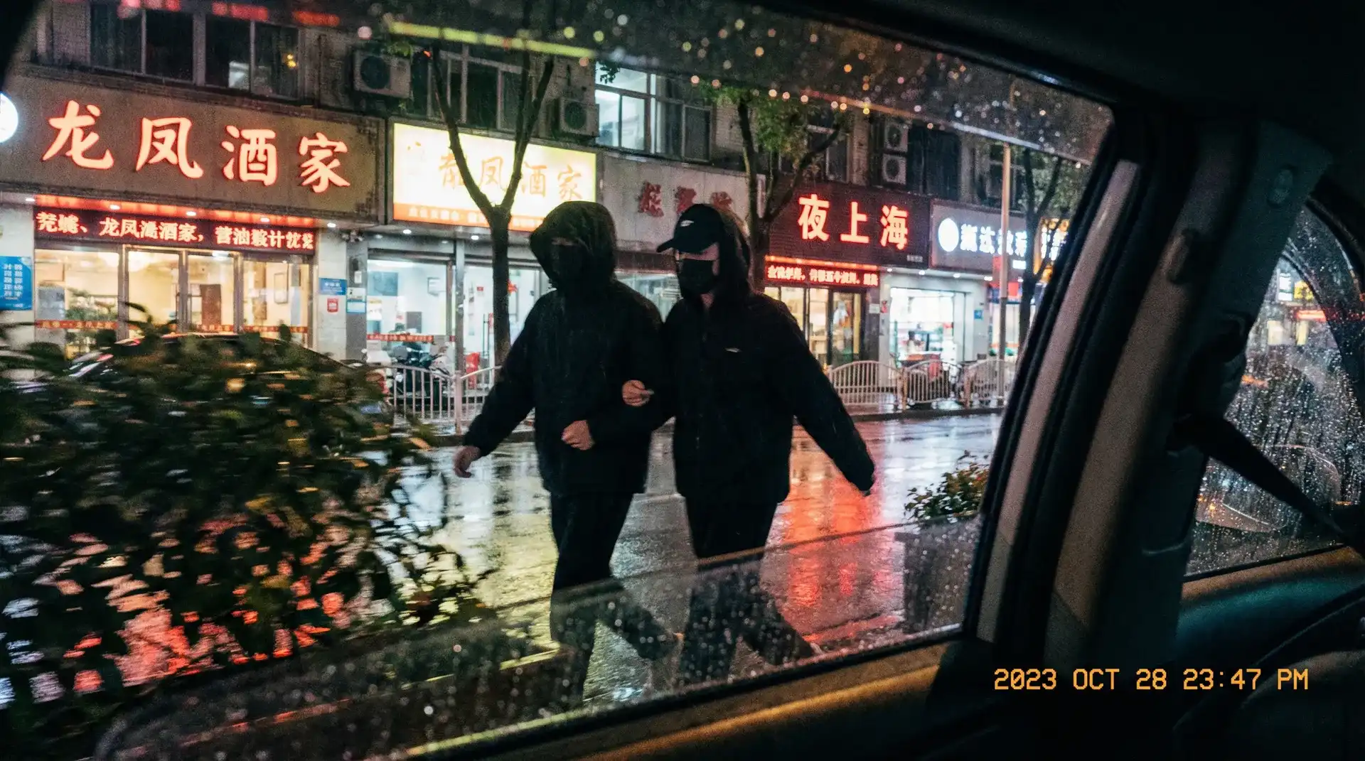 素人av - 顶流明星深夜密会现场抓拍照片